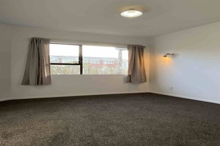 Photo of property in 2/19 Tane Street, New Lynn, Auckland, 0600