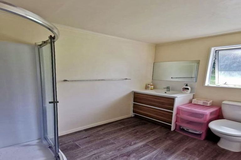 Photo of property in 25 Lambrown Drive, Totara Vale, Auckland, 0629