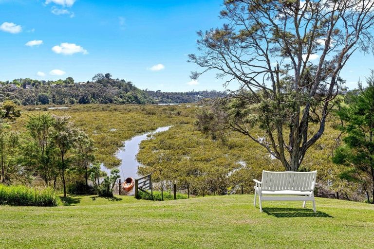 Photo of property in 85 Whangaparaoa Road, Red Beach, 0932