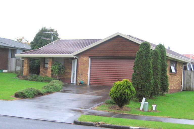 Photo of property in 26 Pinewood Grove, Botany Downs, Auckland, 2010