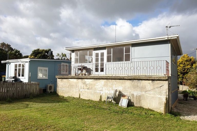 Photo of property in 15 James Mcleod Road, Shelly Beach, Helensville, 0874