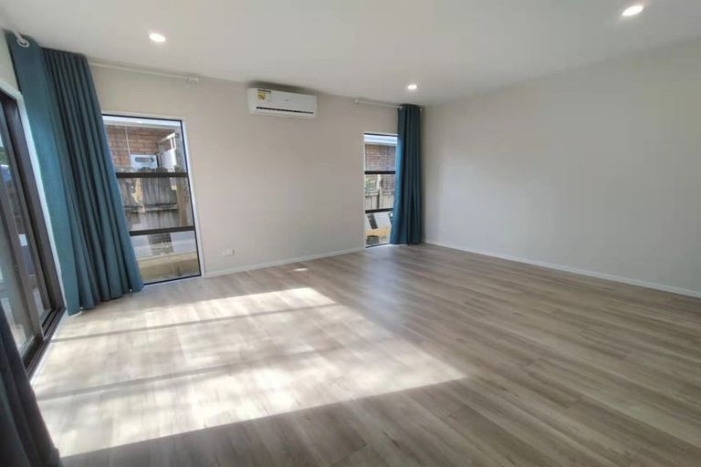 Photo of property in 26 Golfland Drive, Golflands, Auckland, 2013