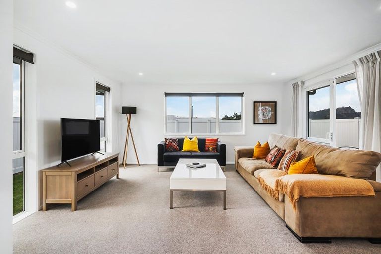 Photo of property in 18 Maturiki Drive, One Tree Point, 0118