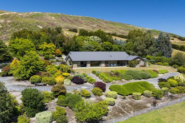 Photo of property in 67 Surrey Heights, Waihola, Outram, 9073