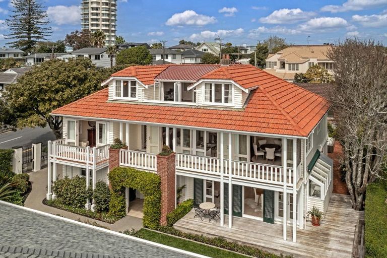 Photo of property in 102a Kitchener Road, Milford, Auckland, 0620