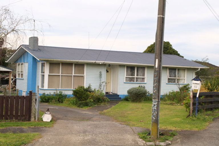 Photo of property in 16 Geoffrey Place, Mangere East, Auckland, 2024