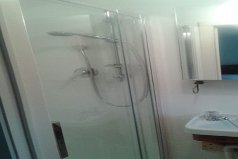 Photo of property in 82 Opanuku Road, Henderson Valley, Auckland, 0612