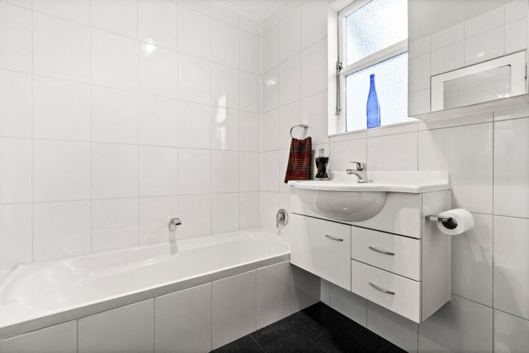 Photo of property in 104 Nuffield Avenue, Marewa, Napier, 4110