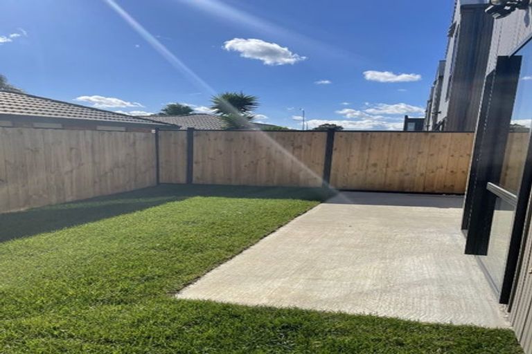 Photo of property in 9 Otaimako Place, Mangere, Auckland, 2022
