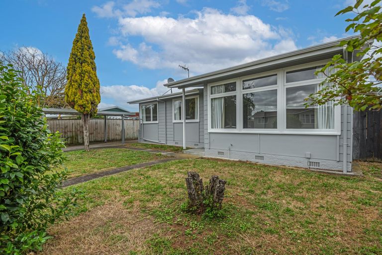 Photo of property in 2 Charwell Place, Highbury, Palmerston North, 4412