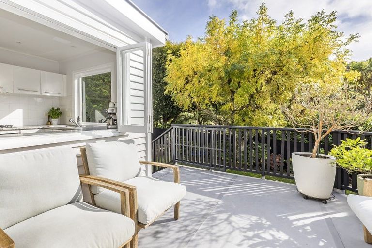 Photo of property in 21 Waikare Street, Karori, Wellington, 6012