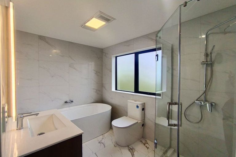 Photo of property in 11 Portadown Avenue, Pakuranga Heights, Auckland, 2010