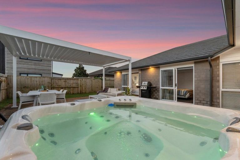 Photo of property in 57 Te Kio Crescent, Papamoa Beach, Papamoa, 3118