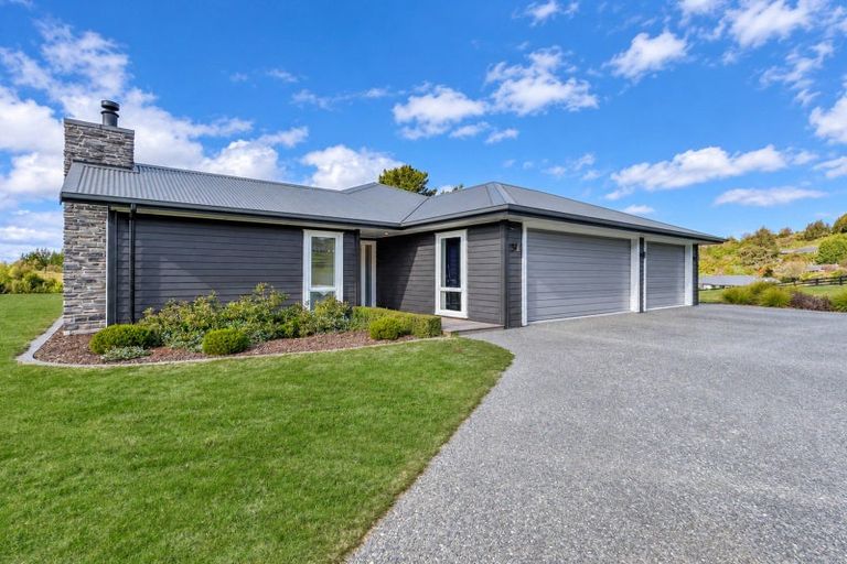 Photo of property in 7 Lochinvar Lane, Acacia Bay, Taupo, 3385
