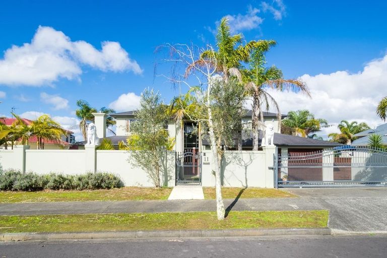 Photo of property in 11 Mistral Place, West Harbour, Auckland, 0618