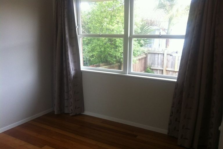 Photo of property in 2/83 Nile Road, Milford, Auckland, 0620