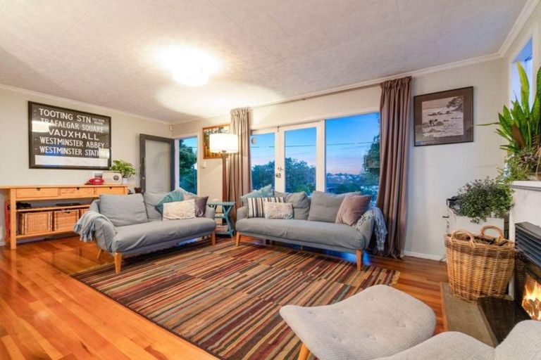 Photo of property in 8 Murray Road, Te Atatu Peninsula, Auckland, 0610