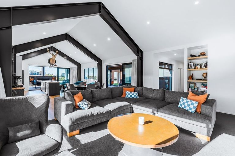 Photo of property in 2 Vickers Way, Acacia Bay, Taupo, 3385