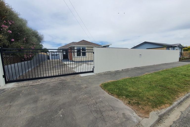 Photo of property in 12 Lambeth Crescent, Northcote, Christchurch, 8052