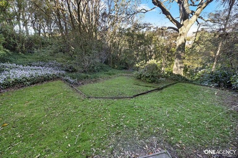 Photo of property in 9 Woodstock Terrace, Tawa, Wellington, 5028