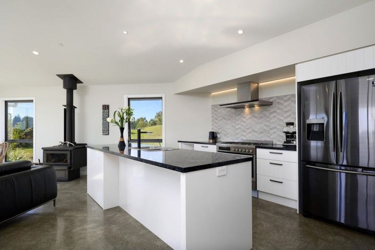 Photo of property in 90 Stagecoach Road, Upper Moutere, 7173