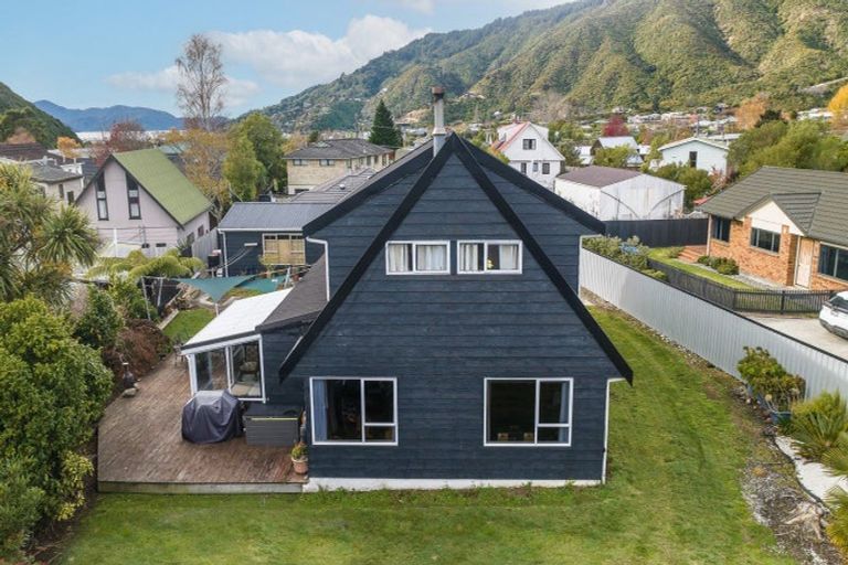 Photo of property in 14a Huia Street, Waikawa, Picton, 7220