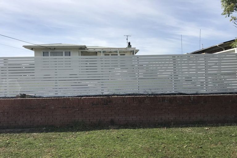 Photo of property in 9 Sylvan Crescent, Te Atatu South, Auckland, 0610