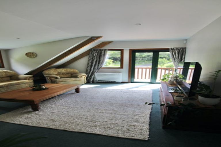 Photo of property in 2 Cascade Avenue, Waiatarua, Auckland, 0604