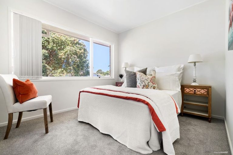 Photo of property in 43 Cascades Road, Pakuranga Heights, Auckland, 2010