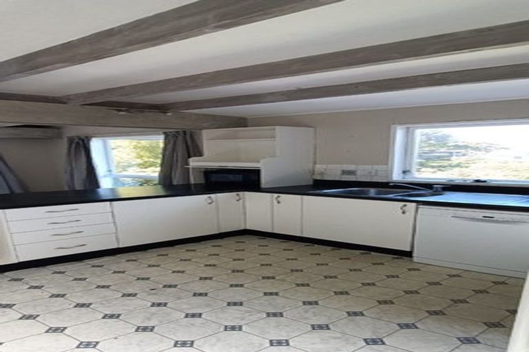 Photo of property in 148 Nicholson Road, Khandallah, Wellington, 6035