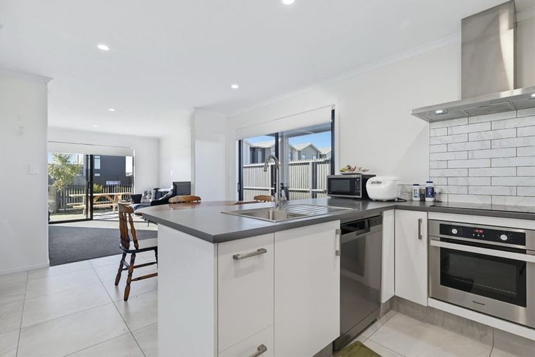 Photo of property in 24 Atutahi Lane, Papamoa, 3118