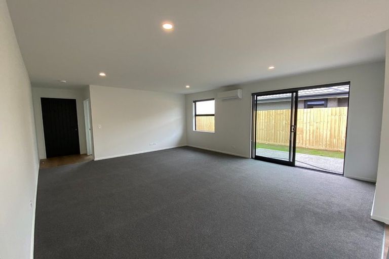 Photo of property in 24 Bill Hammond Drive, Belfast, 8051
