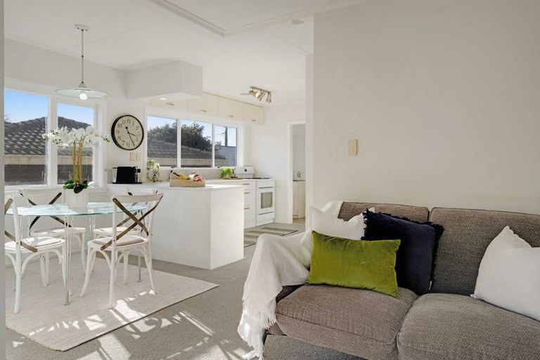 Photo of property in 1/66 Coronation Road, Hillcrest, Auckland, 0627