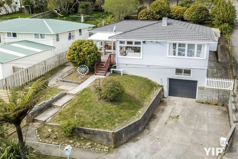 Photo of property in 102 Helston Road, Paparangi, Wellington, 6037