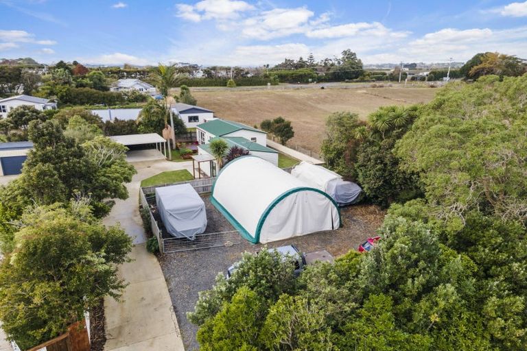 Photo of property in 11 Second Avenue, Glenbrook, Waiuku, 2681