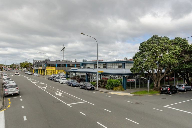 Photo of property in 22 Raroa Road, Kelburn, Wellington, 6012