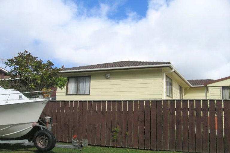 Photo of property in 15 Fiona Grove, Karori, Wellington, 6012