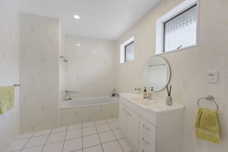 Photo of property in 23 Montana Road, Totara Park, Upper Hutt, 5018