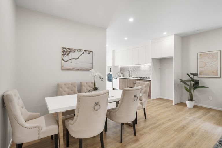 Photo of property in 1/15d Verran Road, Birkenhead, Auckland, 0626