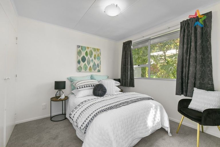 Photo of property in 6 Waipuna Grove, Stokes Valley, Lower Hutt, 5019