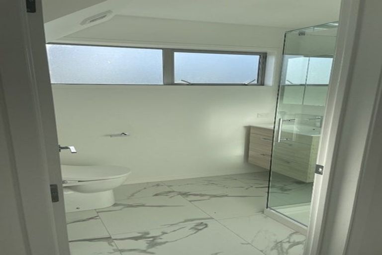 Photo of property in 1/8 Yeovil Road, Te Atatu Peninsula, Auckland, 0610