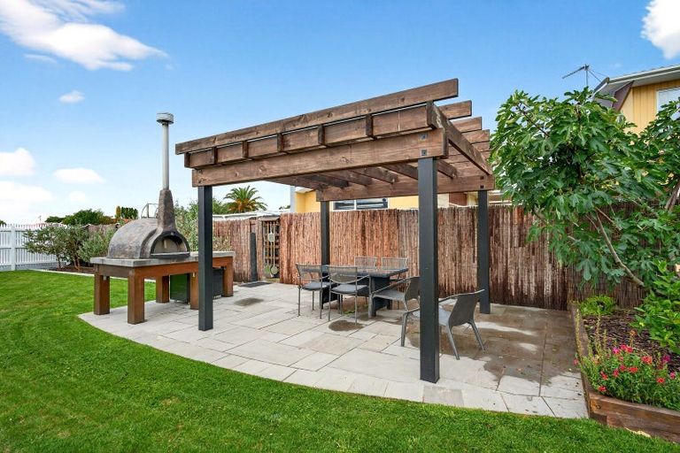 Photo of property in 3 Feist Street, Carterton, 5713