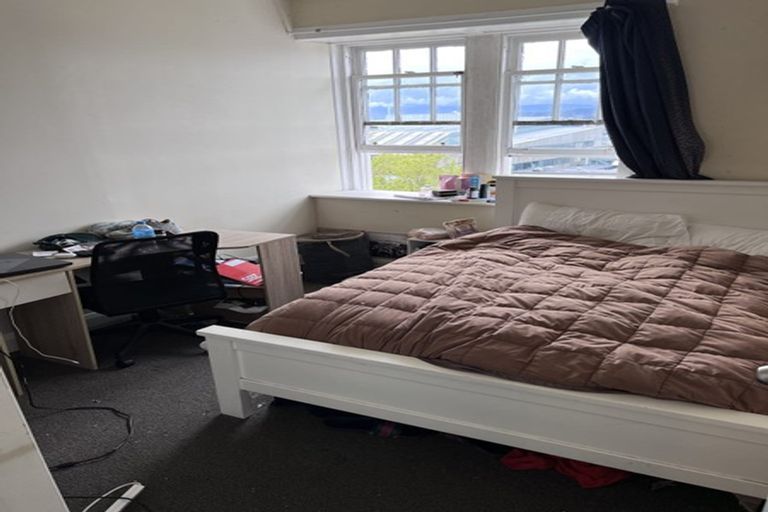 Photo of property in 76a Kelburn Parade, Kelburn, Wellington, 6012