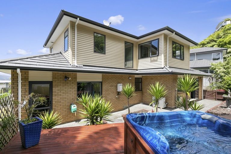 Photo of property in 14 Arahiwi Grove, Tirohanga, Lower Hutt, 5010