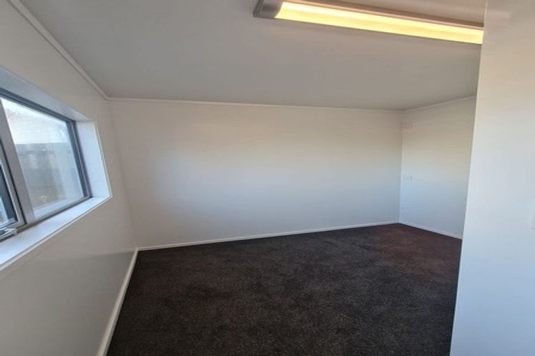 Photo of property in 5 Foyle Place, Glendene, Auckland, 0602