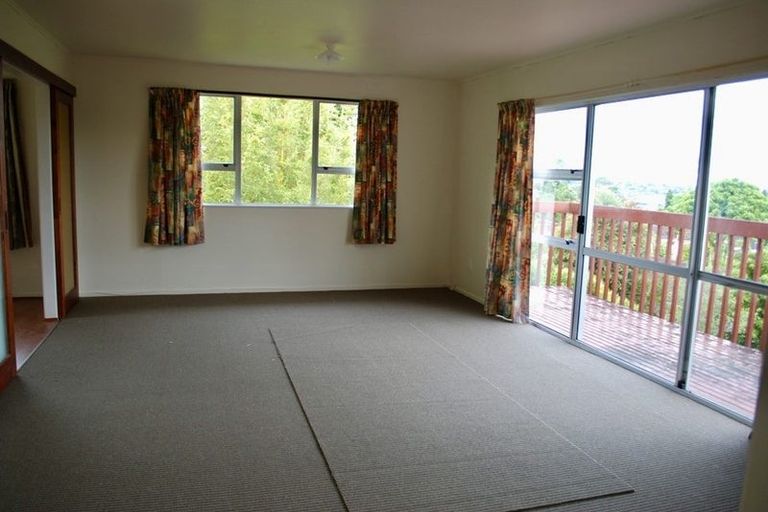 Photo of property in 25 Lambrown Drive, Totara Vale, Auckland, 0629