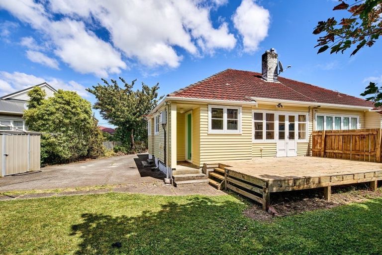 Photo of property in 6 Hobbs Grove, Epuni, Lower Hutt, 5011