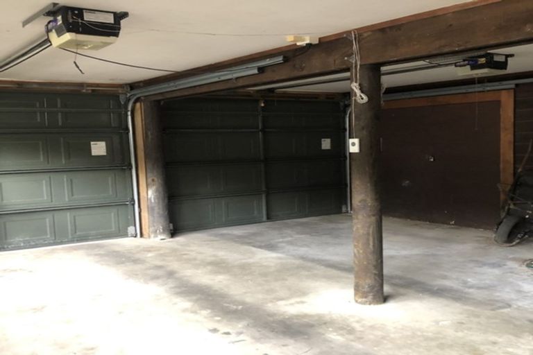 Photo of property in 2/69 Saddleback Rise, Murrays Bay, Auckland, 0630