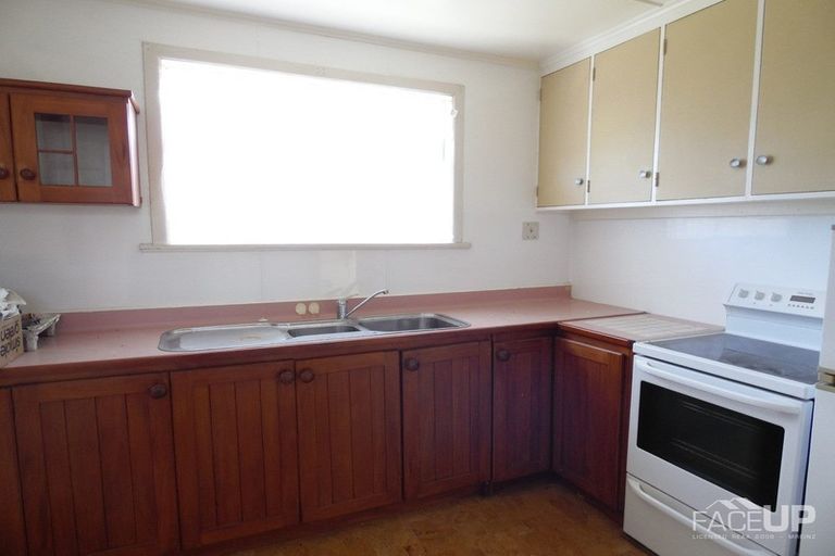 Photo of property in 49 Flanshaw Road, Te Atatu South, Auckland, 0610