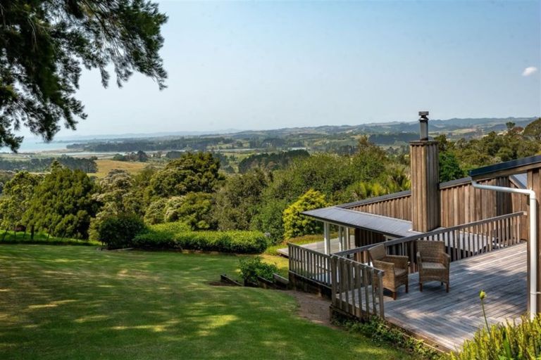 Photo of property in 560 Whitford Road, Whitford, Howick, 2571